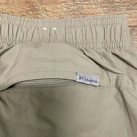 Columbia Khaki Colored Soft Shorts Adjustable Size 1X - Picture 6 of 6